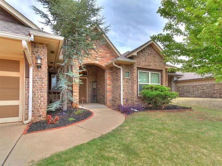 Property Photo:  8425 NW 143rd Terrace  OK 73142 