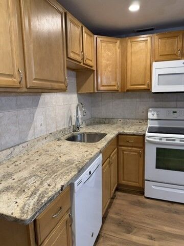 Property Photo: 41 Spencer Rd 32G MA 01719