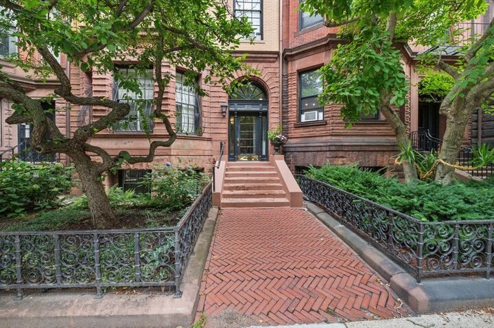 Property Photo:  233 Commonwealth Avenue 7  MA 02116 