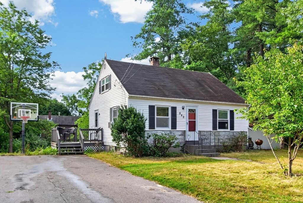 Property Photo: 542 Wanoosnoc Rd MA 01420