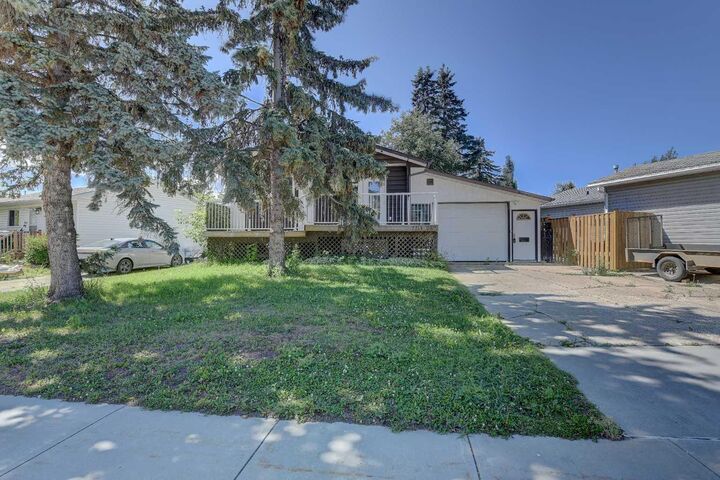 Property Photo: 7314 98 Street AB T8V 4X8