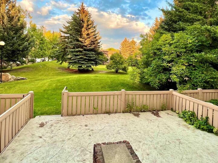 Property Photo:  58 Canterbury Gardens SW  AB T2W 2S9 