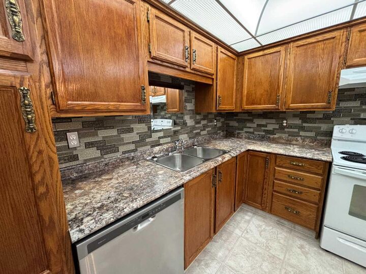 Property Photo: 3090 15 Avenue SE 305 AB T1B 3Z3