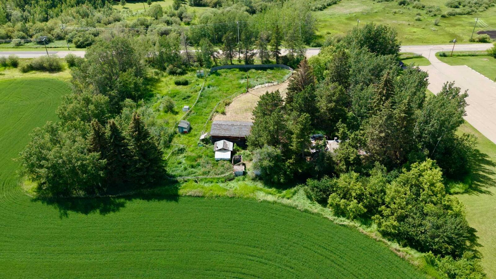 Property Photo:  38541 Range Road 283  AB T4E 0M1 