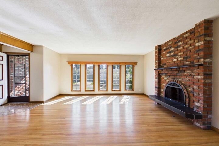 Property Photo: 5 Chisholm Crescent NW AB T2L 0Y9