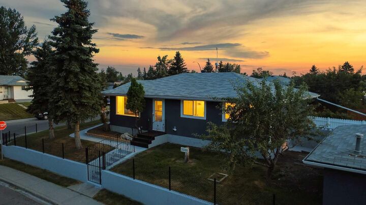 Property Photo:  3331 41 Street SE  AB T2B 1E7 