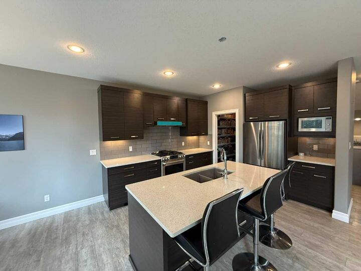 Property Photo: 917 Canyonview Place W AB T1K 5R9