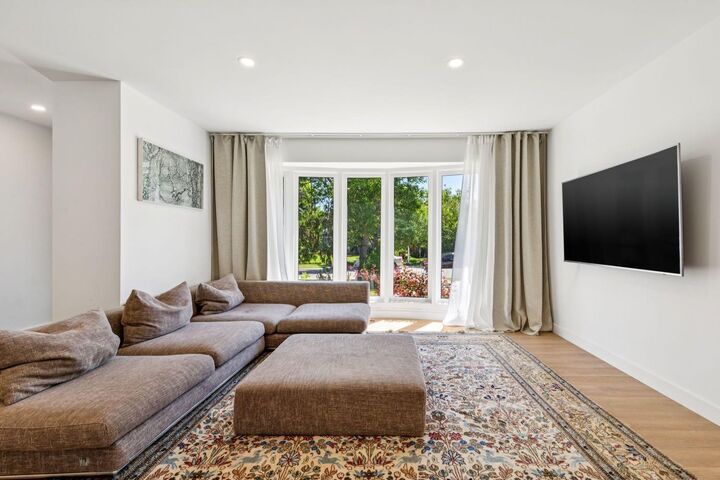 Property Photo: 618 Oakhill Place SW AB T2V 3X8