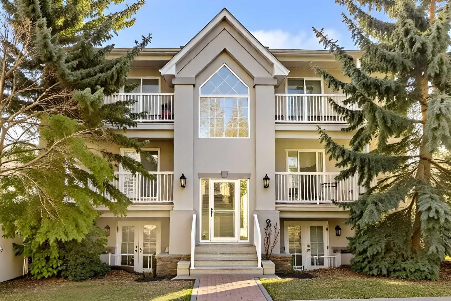 Property Photo: 139 26 Avenue NW 102 AB T2M 2C8