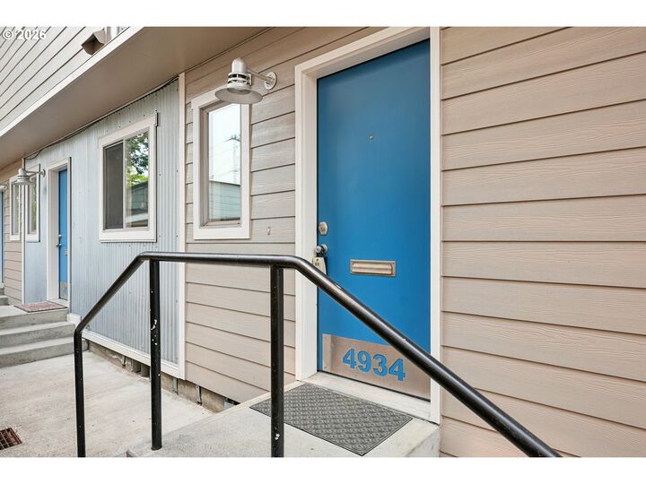 Property Photo:  4934 NE 32nd Pl  OR 97211 