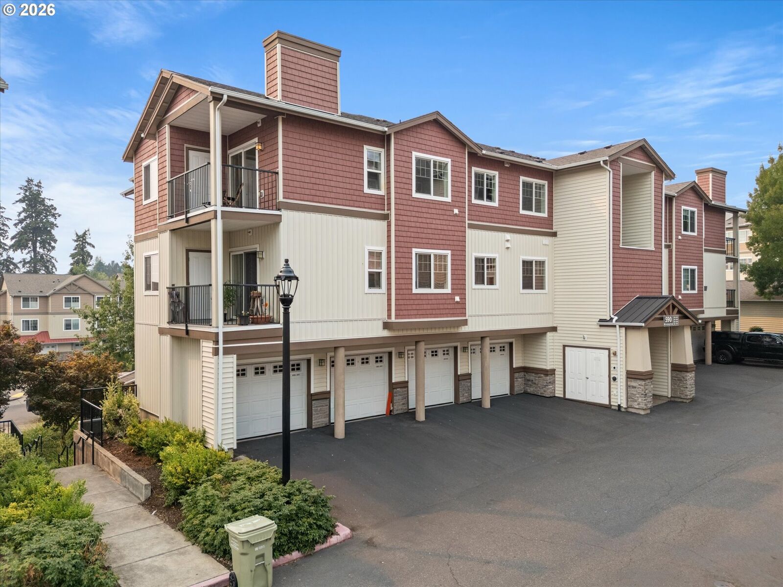 Property Photo: 590 NW Lost Springs Ter 401 OR 97229
