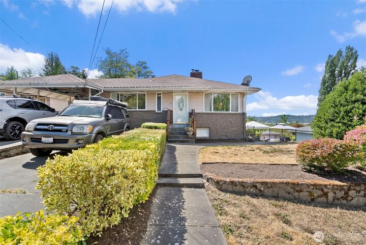 Property Photo: 1735 S Pearl Street WA 98108