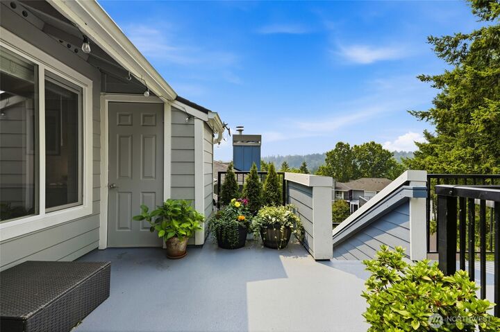 Property Photo: 3903 243rd Place SE N301 WA 98021
