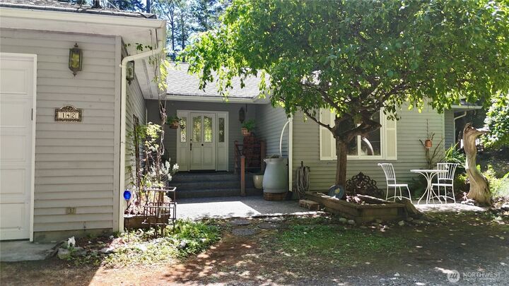 Property Photo:  142  Vista Way  WA 98250 