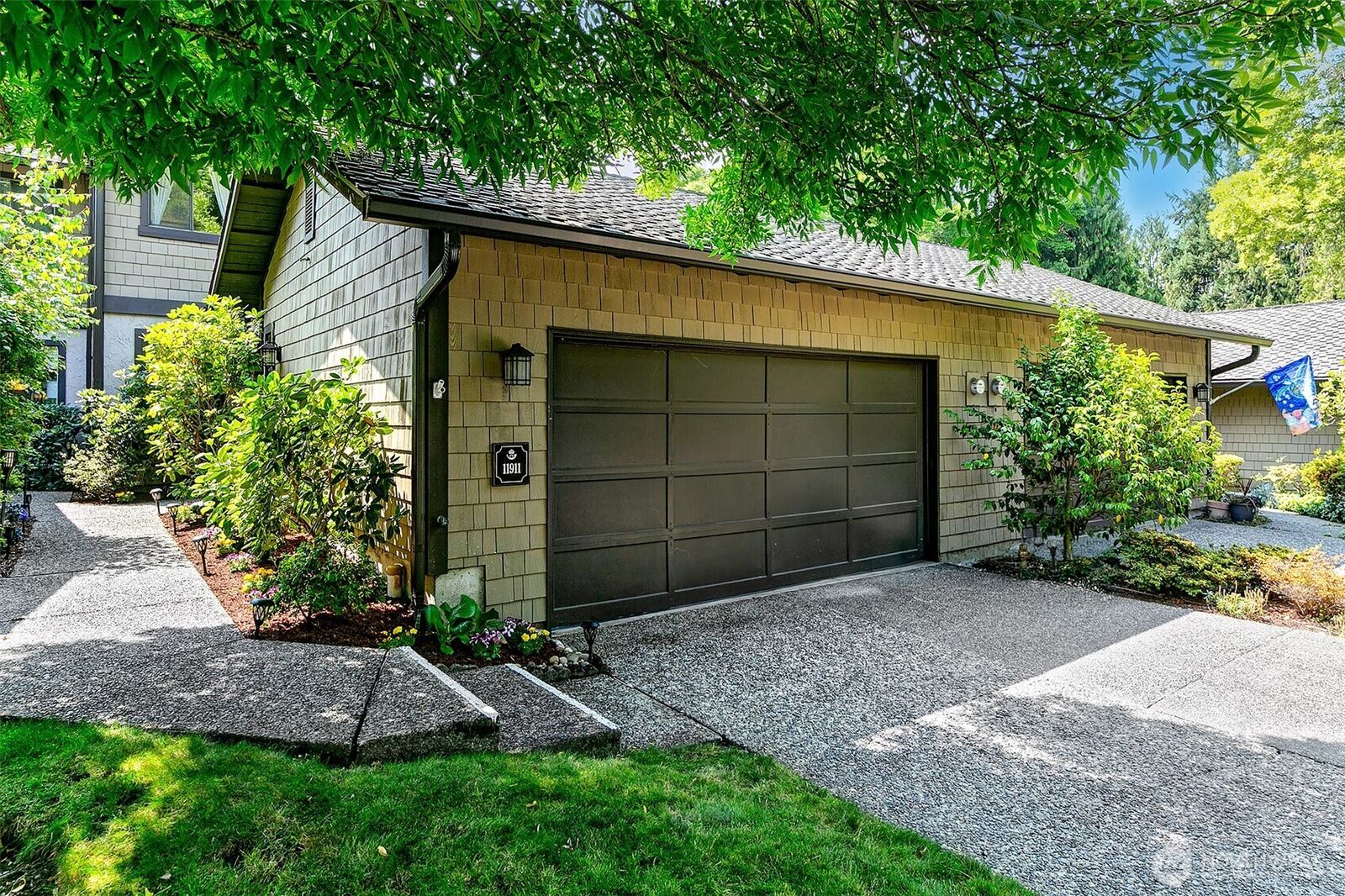 Property Photo: 11911 Stendall Drive N 21 WA 98133