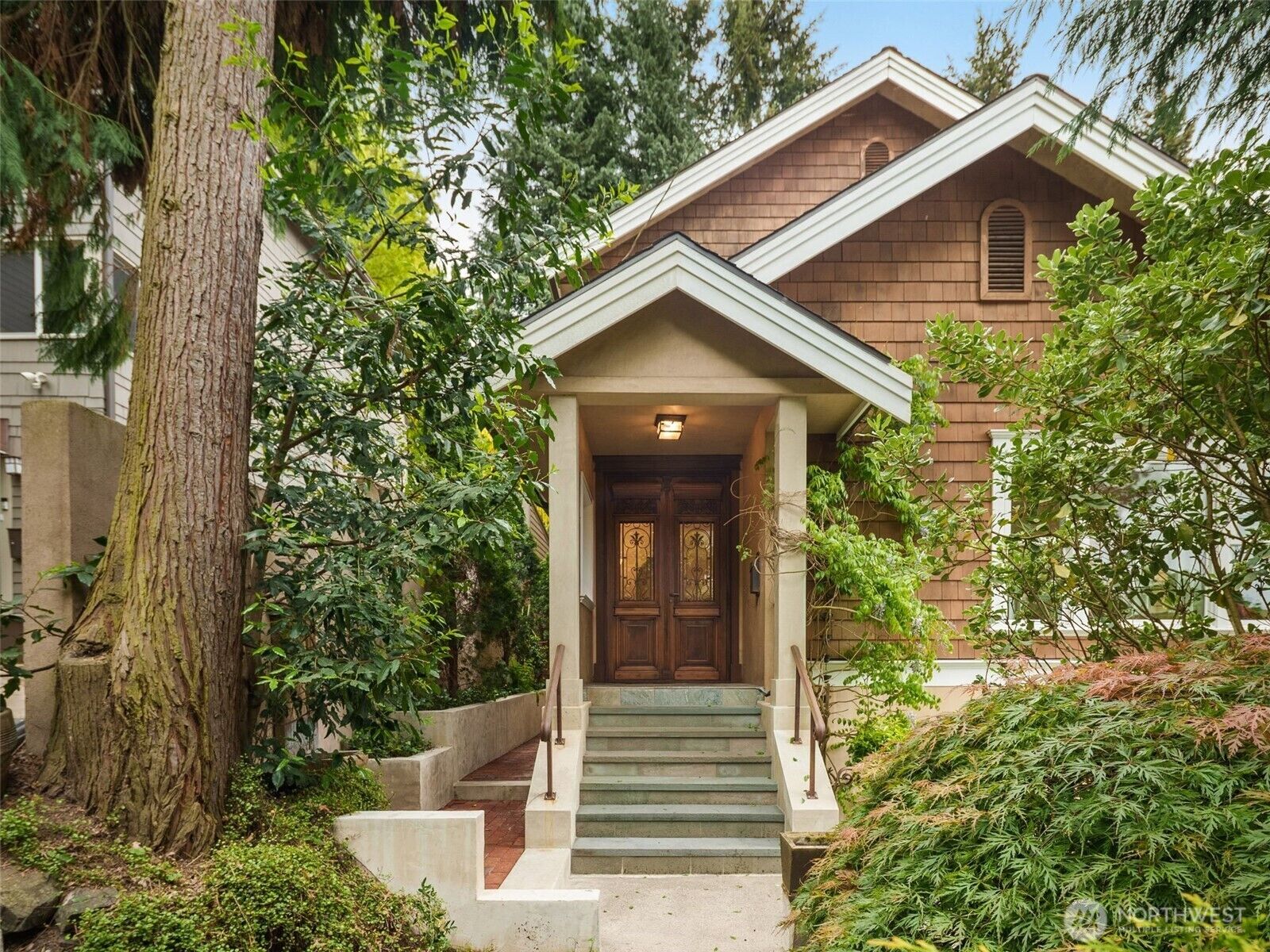 Property Photo: 1007 W Newell Street WA 98119