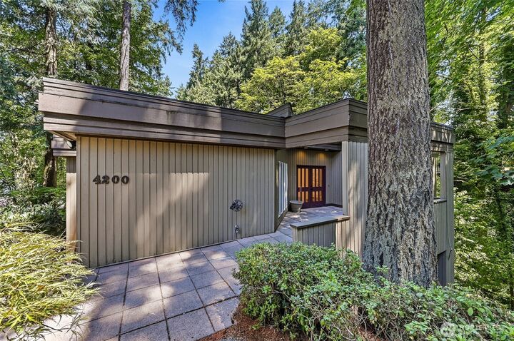 Property Photo: 4200 W Lake Sammamish Parkway SE WA 98008