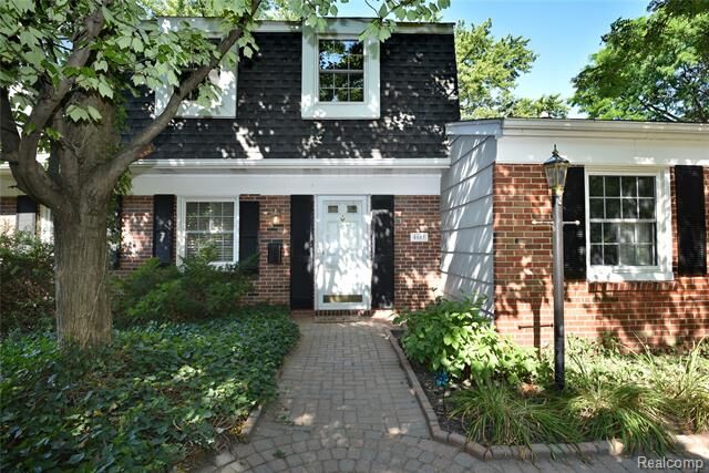 Property Photo:  4663 Mill Pond Drive  MI 48085 