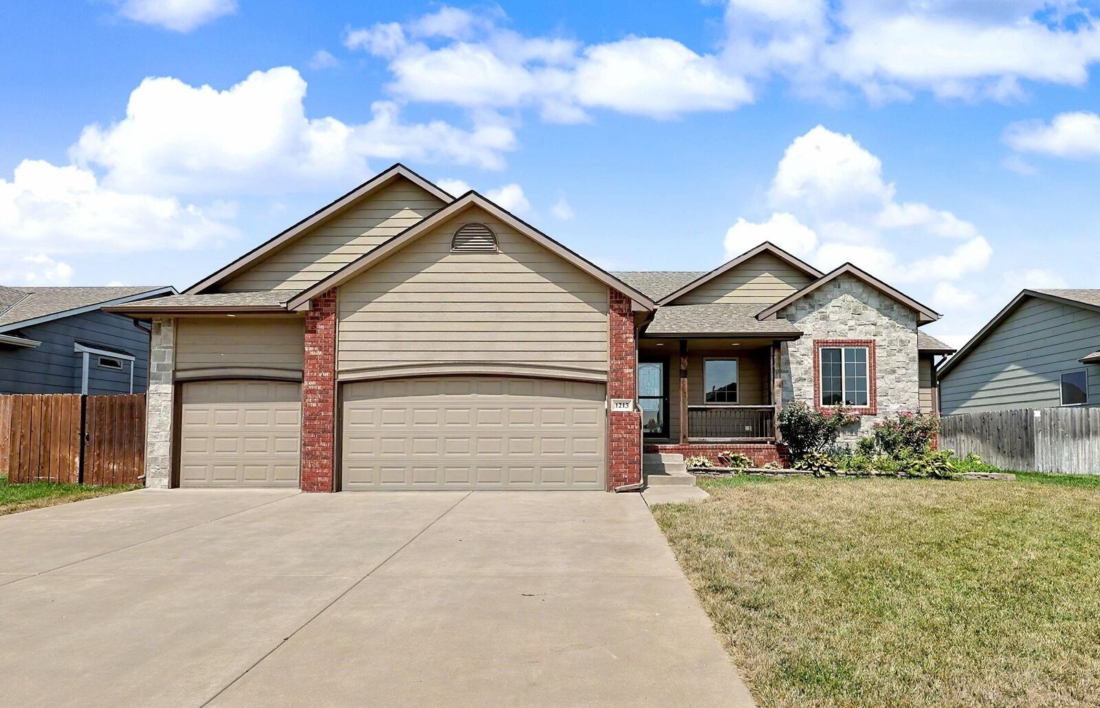 Property Photo:  1213 N Lake Ridge Dr  KS 67037 