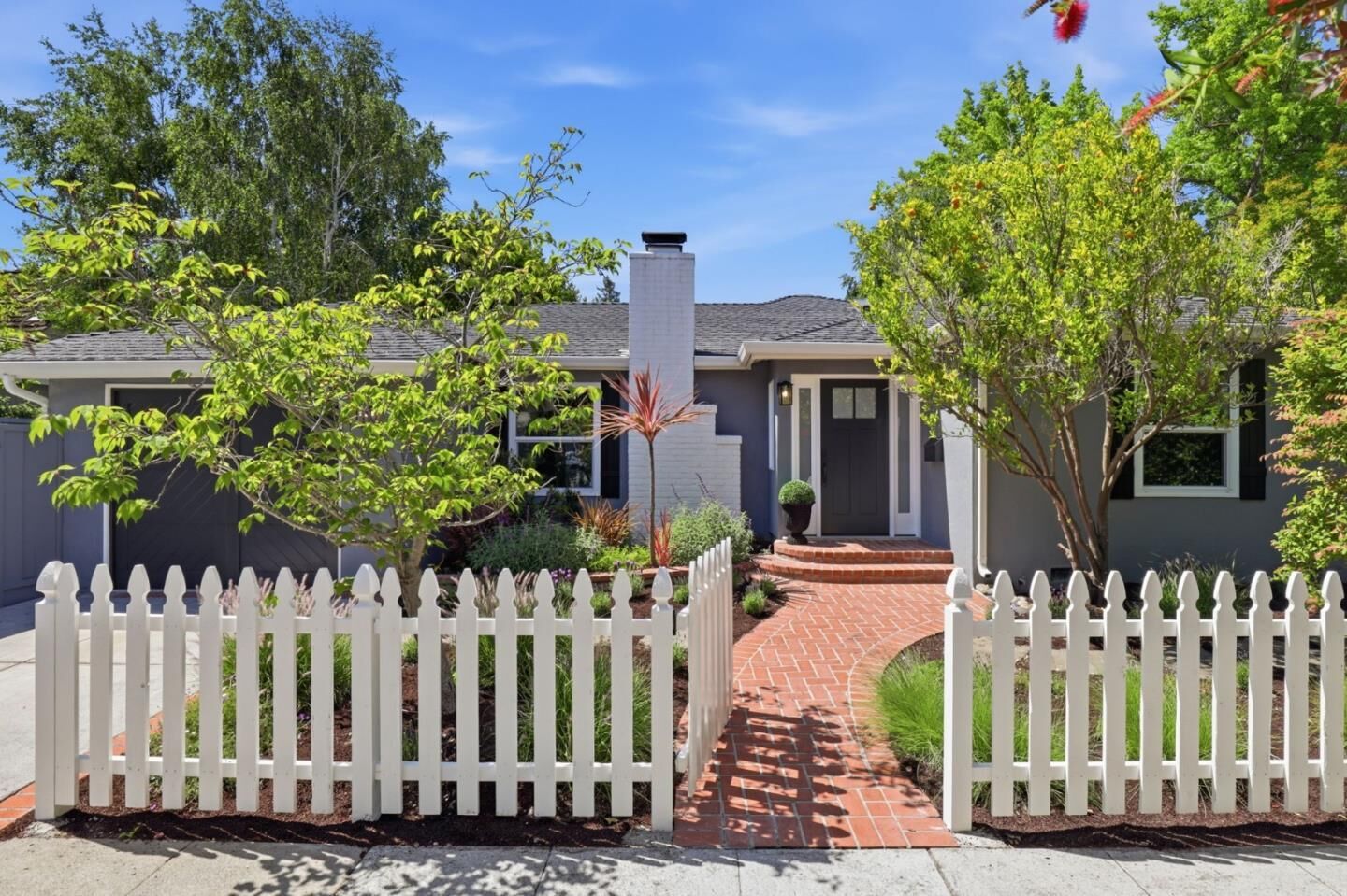 Property Photo:  699 Oregon Avenue  CA 94301 