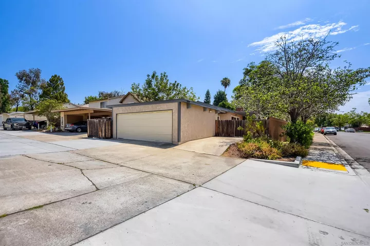 Property Photo: 10756 Cariuto Court CA 92124