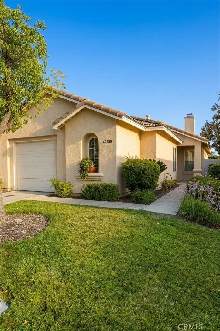 Property Photo:  40288 Via Aguadulce  CA 92562 