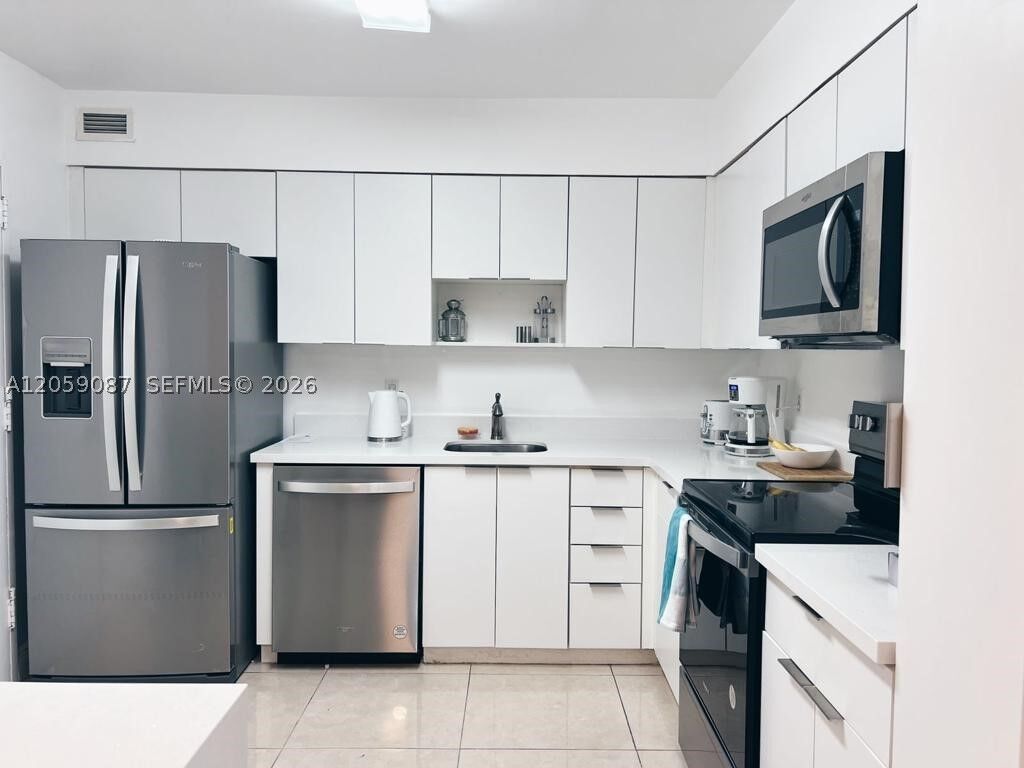 Property Photo:  5161 Collins Ave 1510  FL 33140 