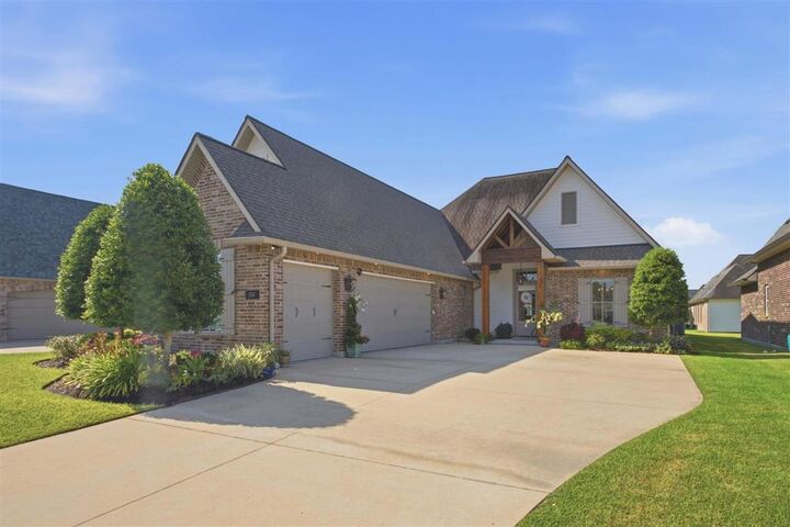 Property Photo: 3747 Willow Lake Drive LA 70605