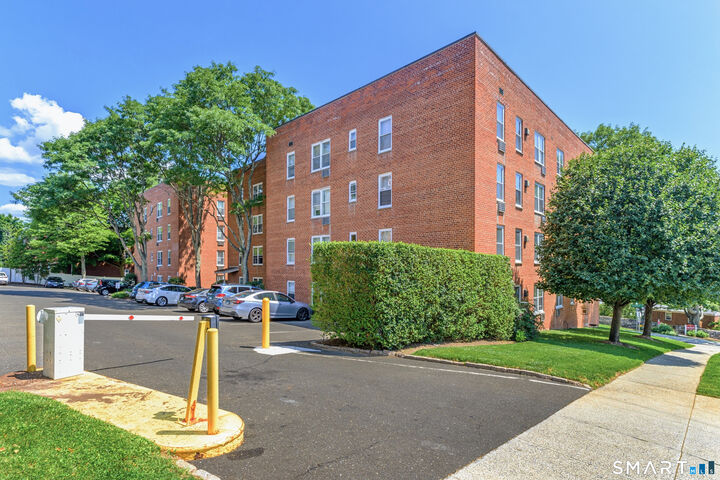 Property Photo: 46 Prospect Avenue 2B CT 06850