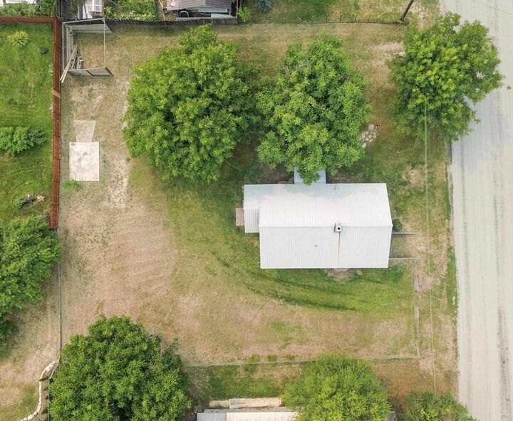 Property Photo:  670 N Washington St  WA 99114 