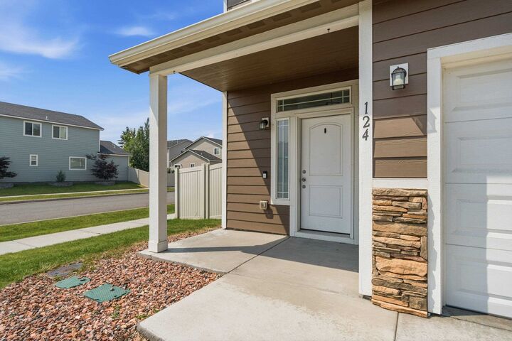 Property Photo: 124 S Glenbrook Ct WA 99016