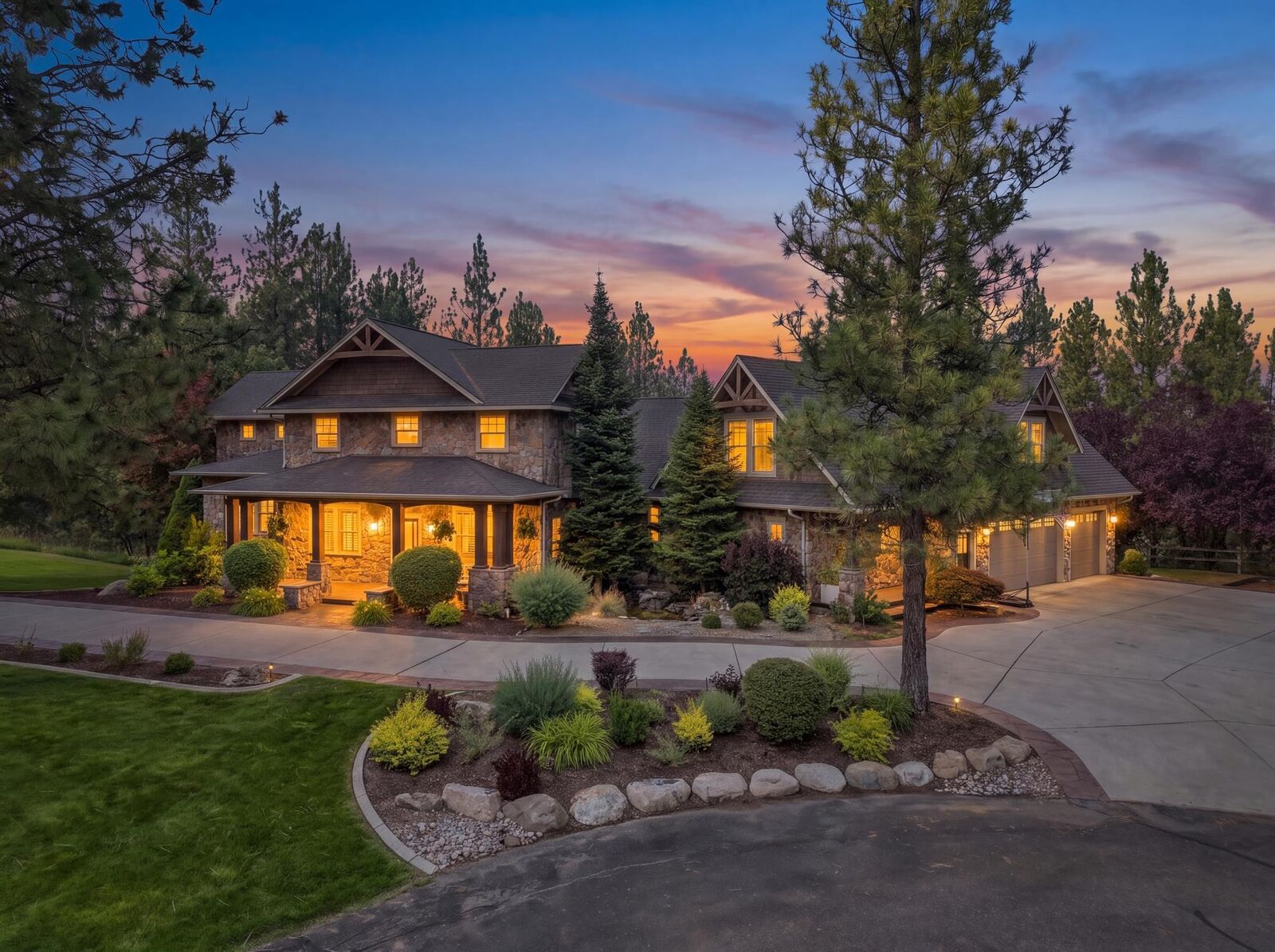 Property Photo: 2115 E Huckleberry Ln WA 99224