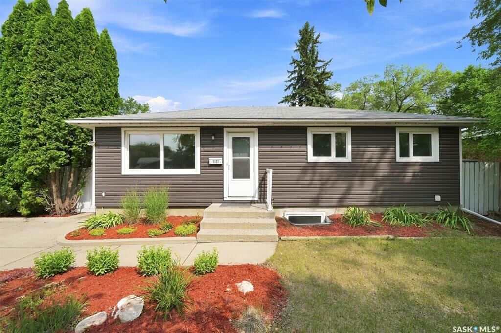 Property Photo: 1315 Wilson Crescent SK S7J 3J8