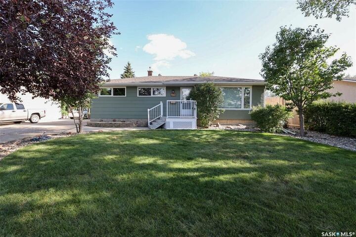 Property Photo: 275 Rodenbush Drive SK S4R 6X1