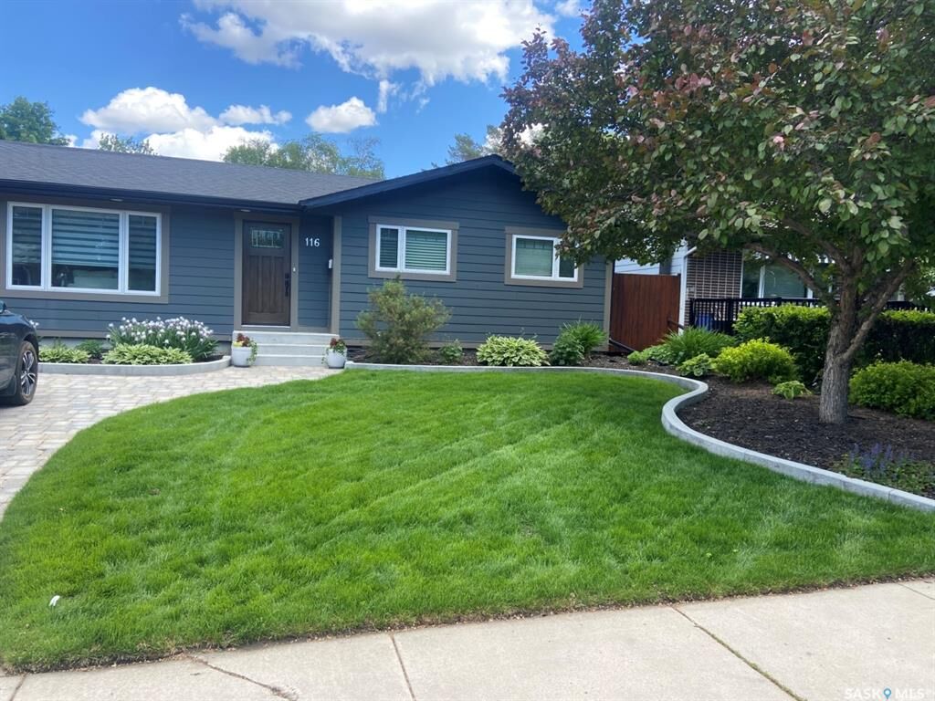 Property Photo: 116 Middleton Crescent SK S7J 2W4