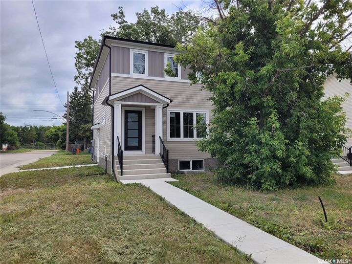 Property Photo: 1640 1st Avenue N SK S7K 1Z5