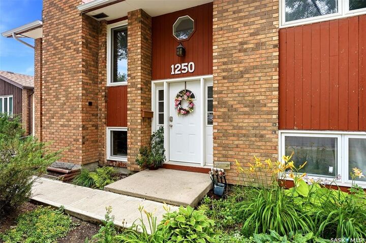 Property Photo:  1250 McNeill Crescent  SK S4N 5Z4 