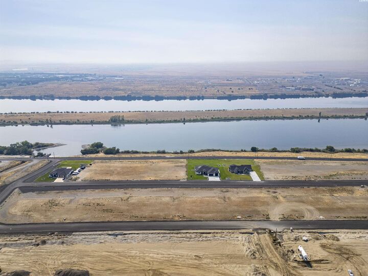Property Photo:  393 Panoramic Drive 20  WA 99301 