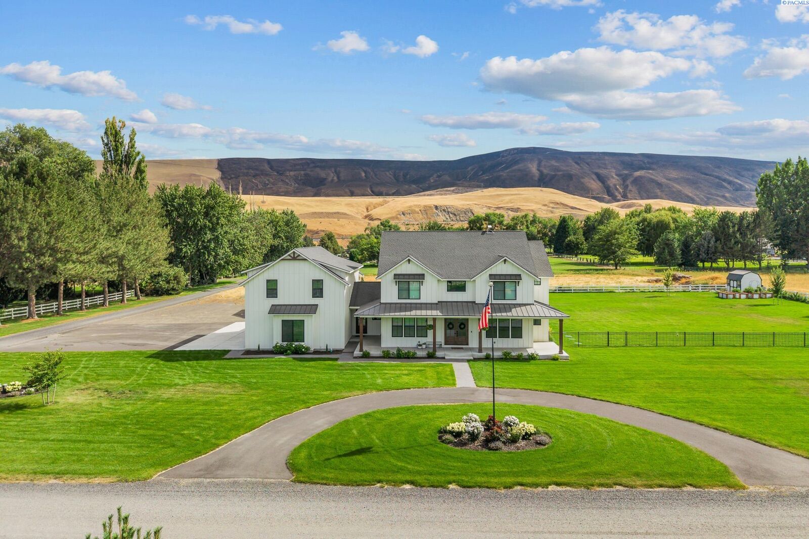 Property Photo: 88580 W 119 Pr NW WA 99350