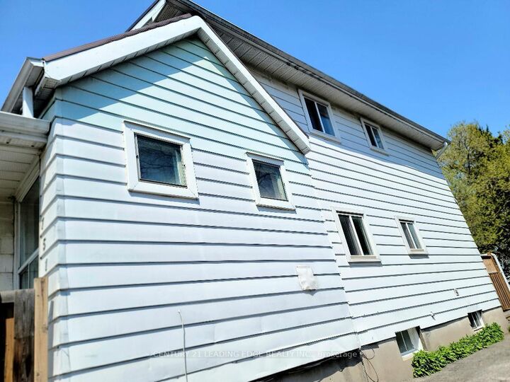 Property Photo:  751 Gifford Street  ON L1H 4W1 
