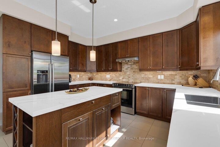 Property Photo: 137 Jewel House Lane ON L4N 6E1