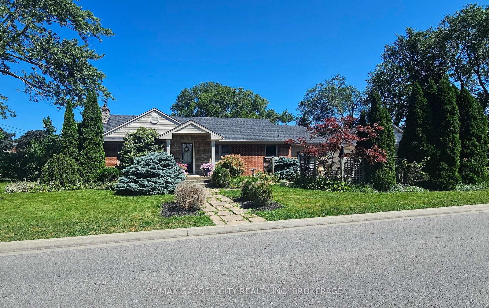 Property Photo: 139 South Drive ON L2R 4W1
