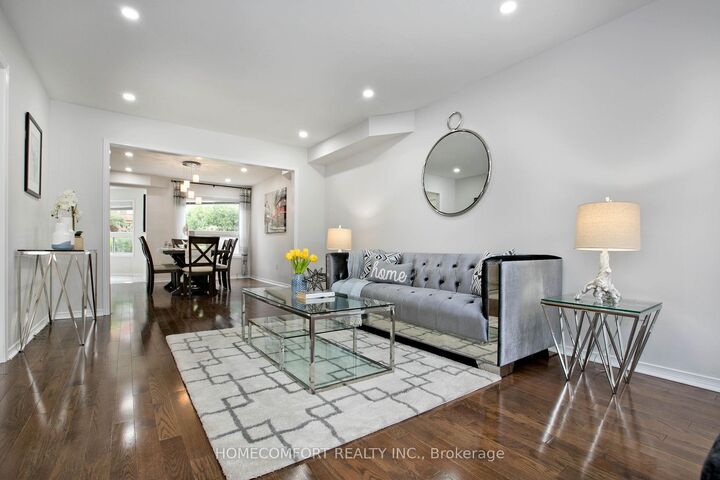 Property Photo: 5813 Fieldon Road ON L5M 5K1