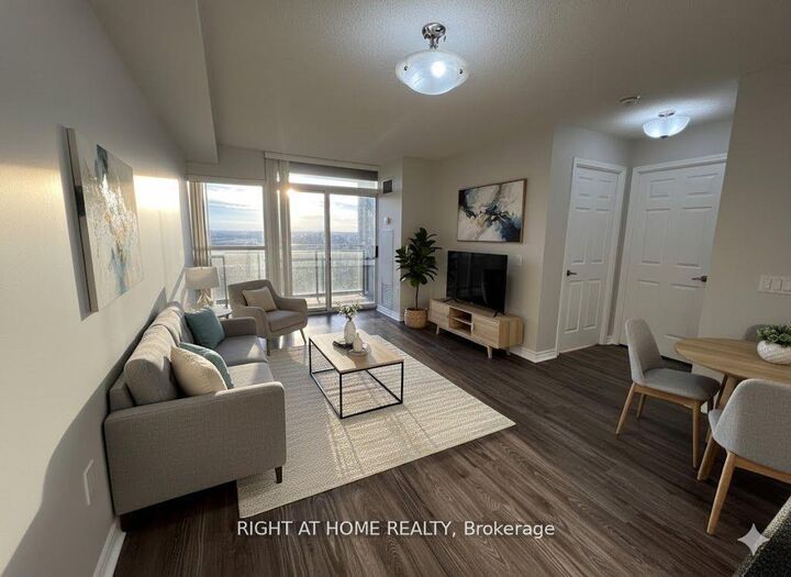 Property Photo:  55 Strathaven Drive 1808  ON L5R 4G9 