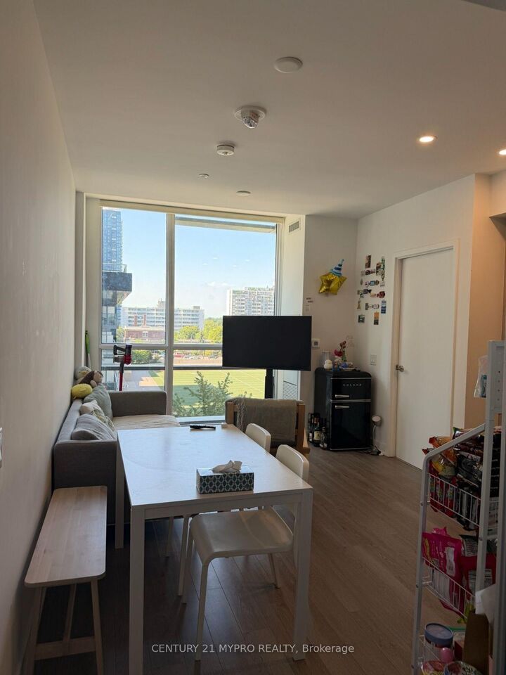 Property Photo:  39 Roehampton Avenue #412  ON M4P 0G1 