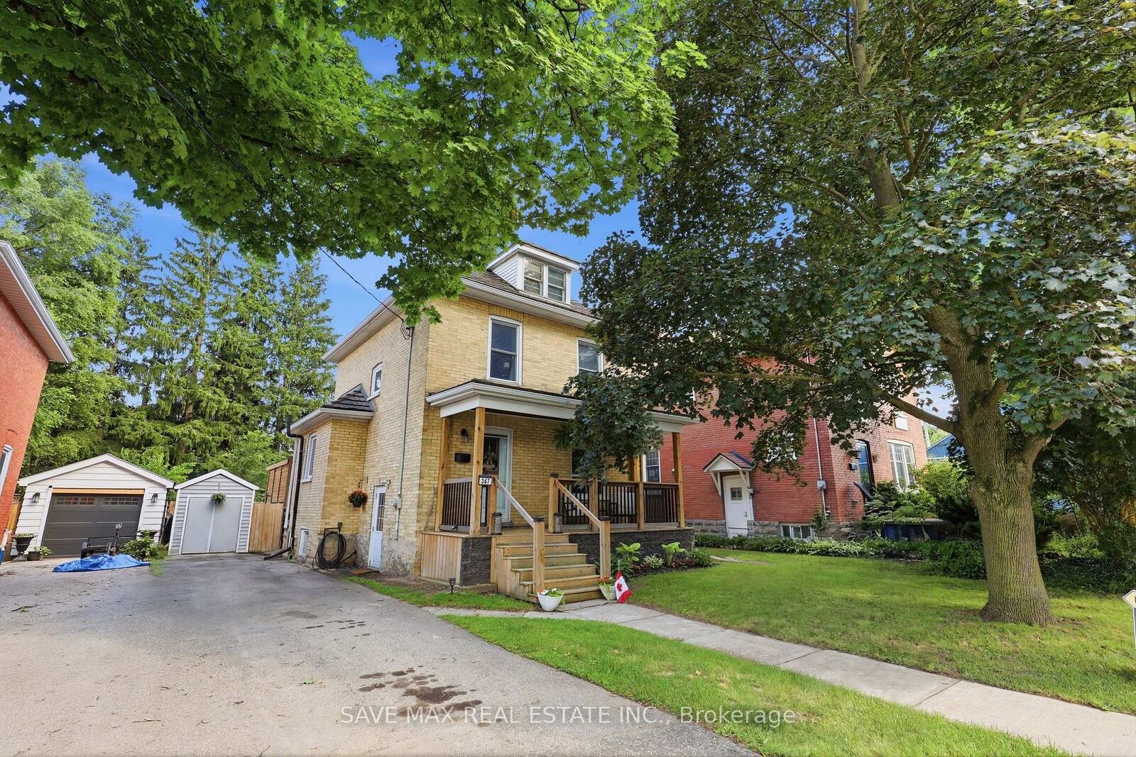 Property Photo: 347 Dover Street S ON N3H 1L6