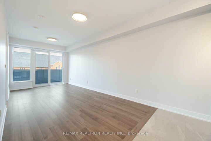 Property Photo:  2525 Bathurst Street 307  ON M6B 2Y9 