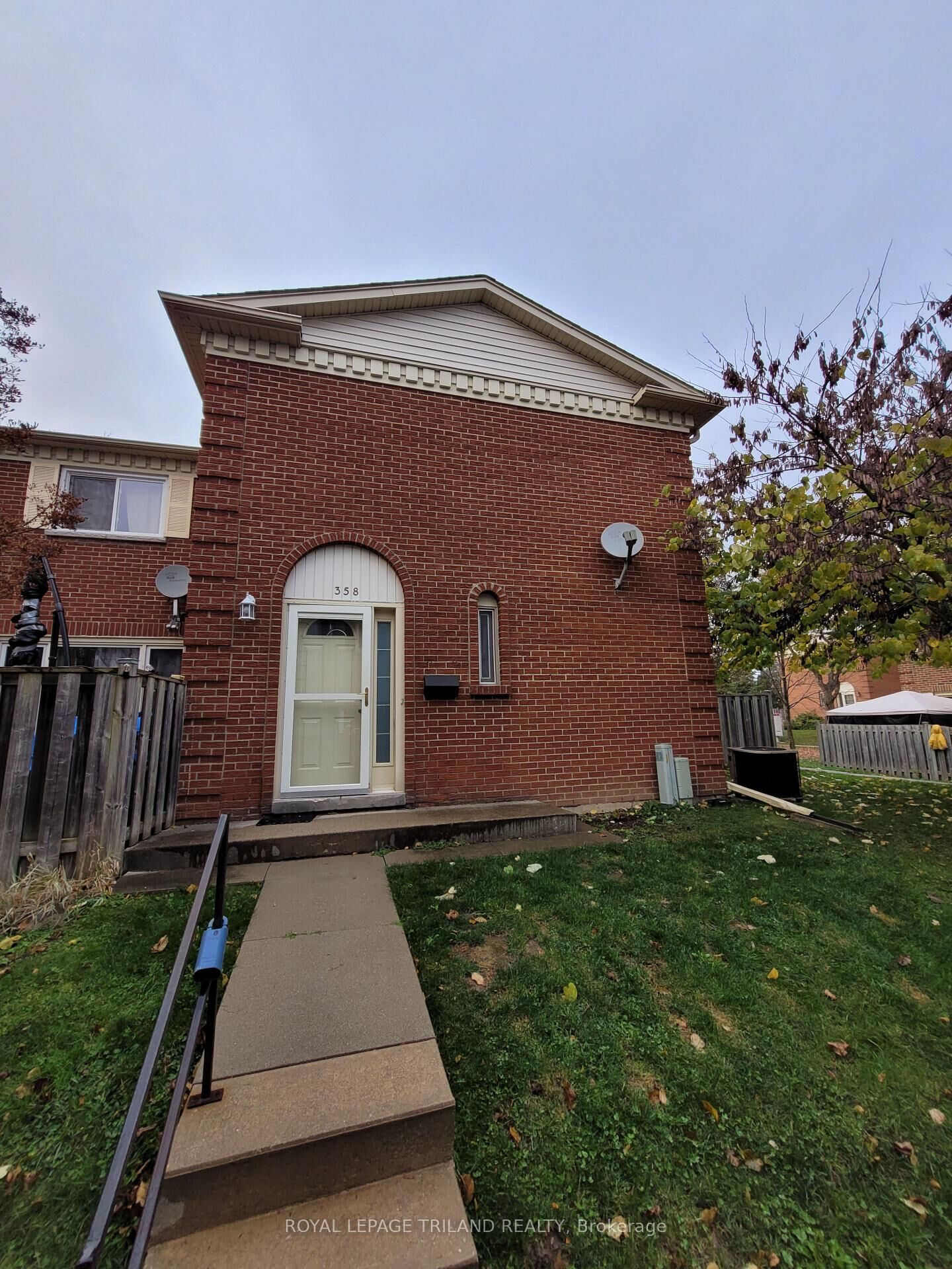 Property Photo:  358 Homestead Court 7  ON N6G 2E9 