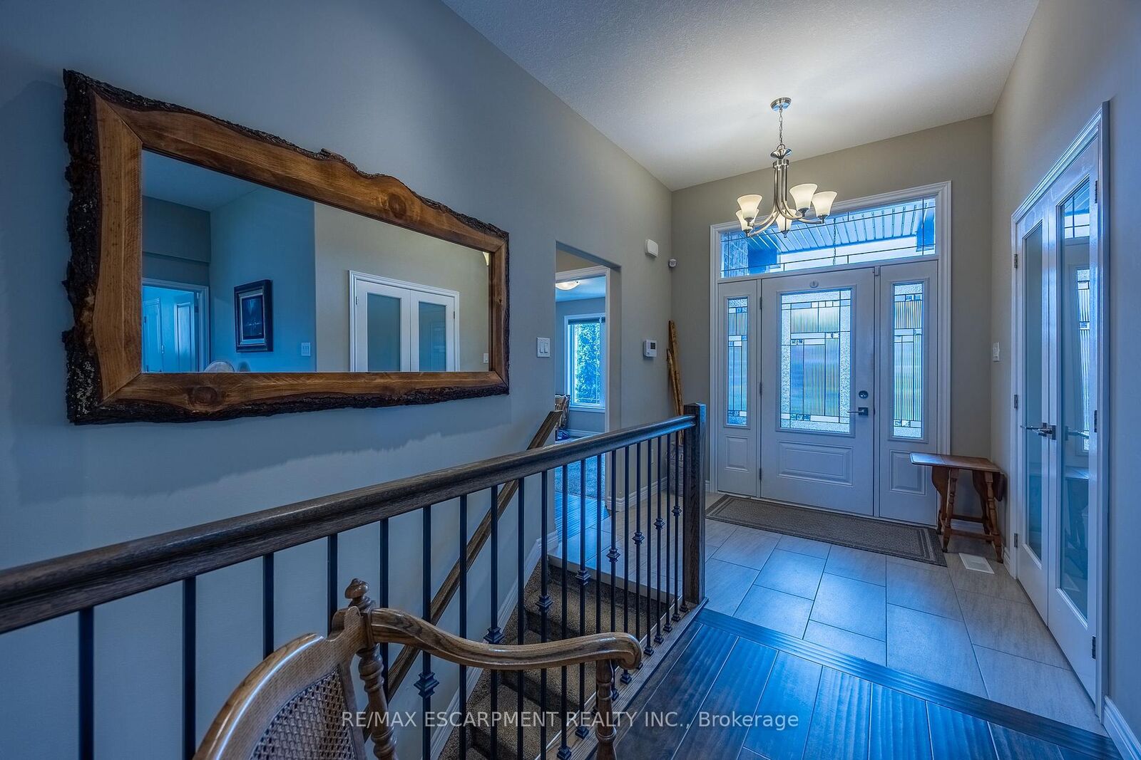Property Photo: 7 Stonebridge Place ON N3Y 4K1