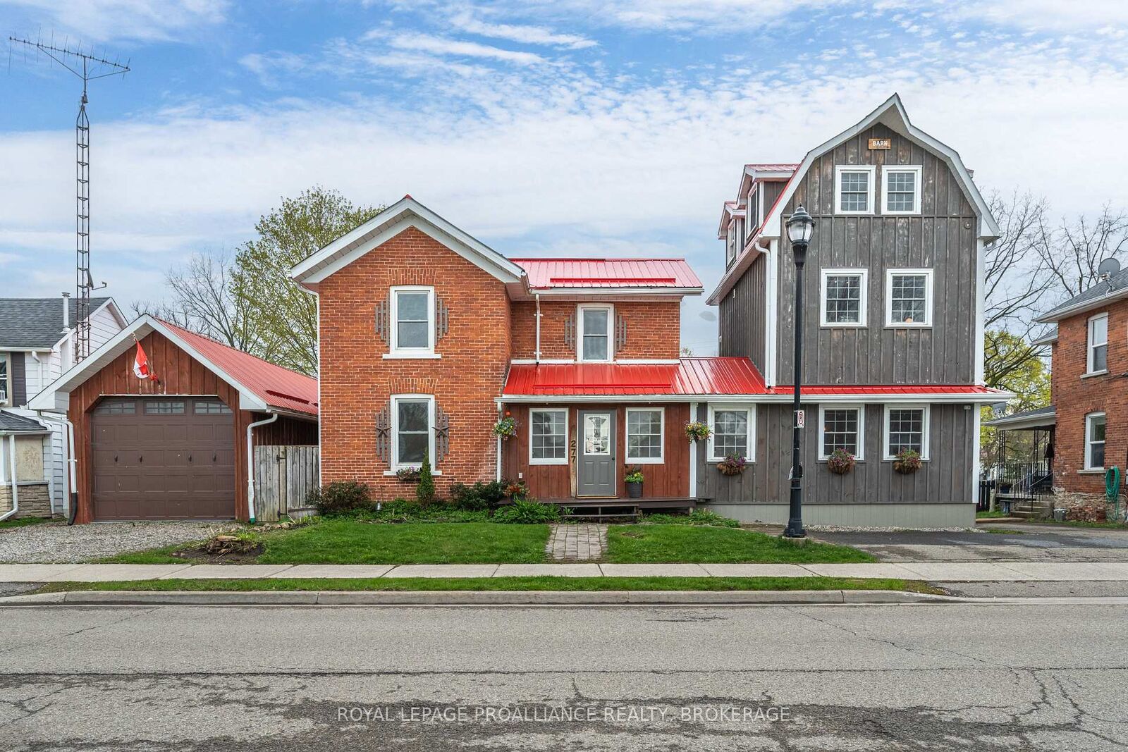 Property Photo:  277 Brock Street  ON K7G 1K5 